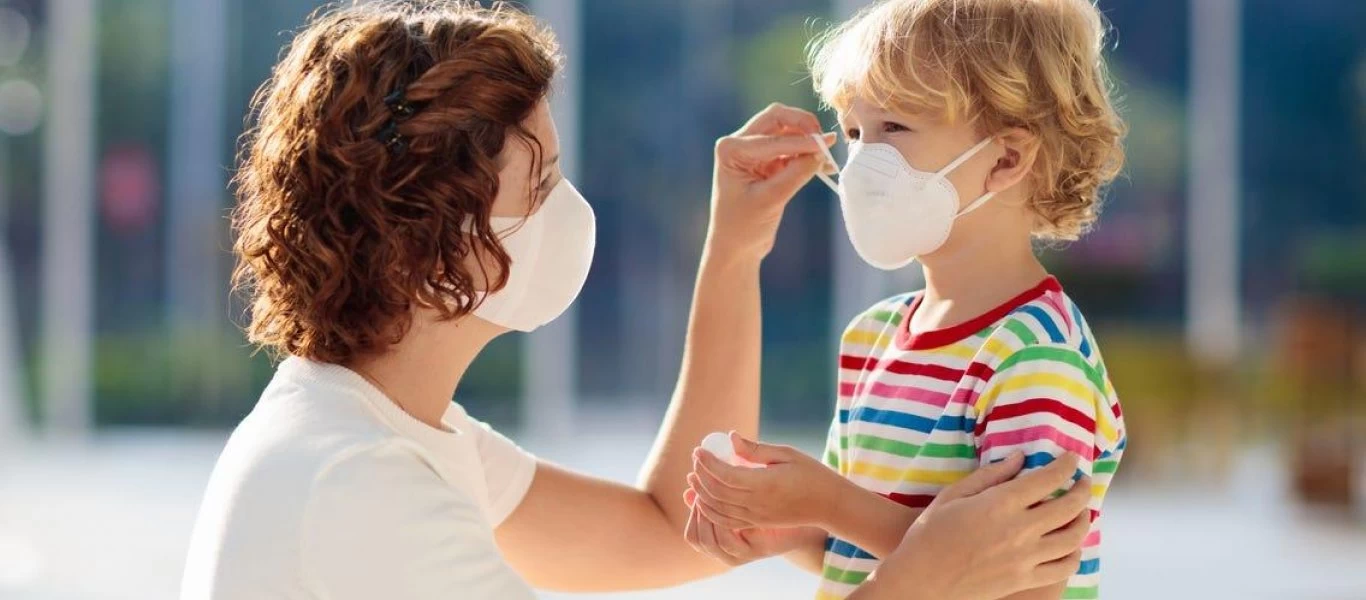 Σχολεία: Τι μάσκες πρέπει να φορούν τα παιδιά - Tι προτείνουν οι επιστήμονες